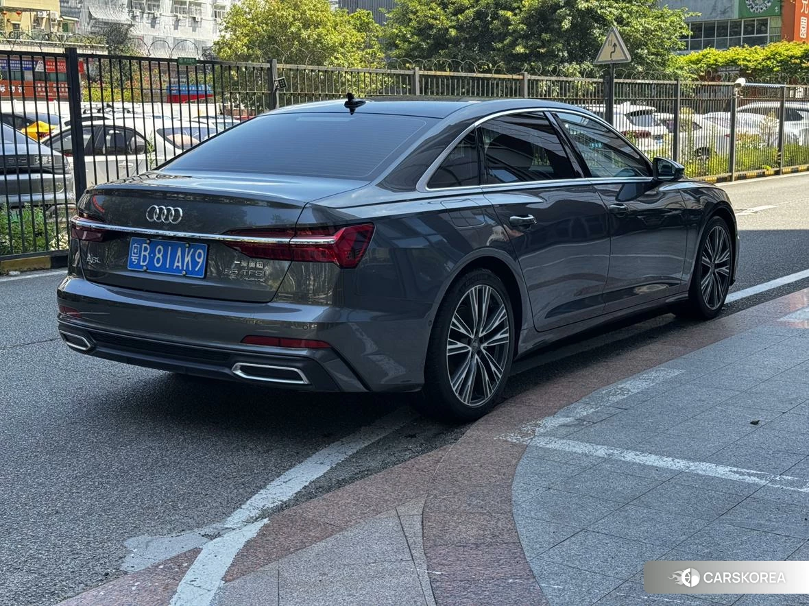 Audi A6L 2020 Темно-серый из Китая