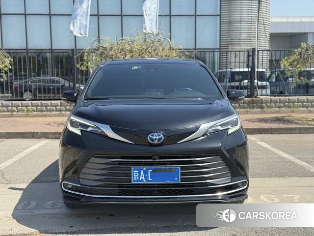 Toyota Saina 2022 Черный из Китая