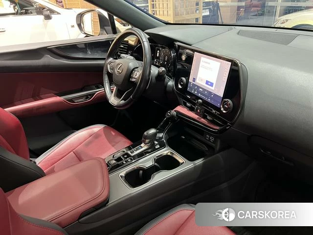Lexus NX PHEV 2022 Белый из Китая