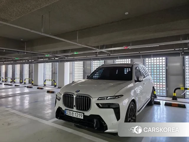 BMW X7 (G07) 2025 Белый из Кореи