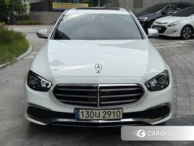 Mercedes-Benz E-Class W213 2023 Белый из Кореи