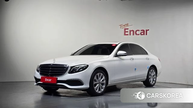 Mercedes-Benz E-Class W213 2018 Белый из Кореи