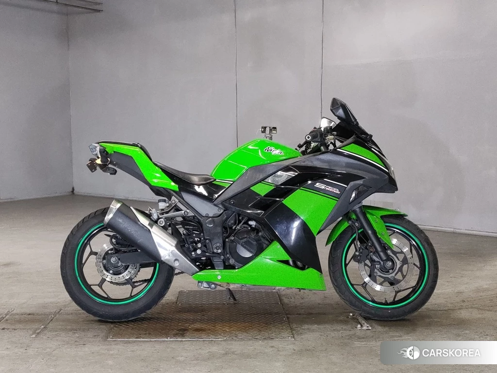 Проданный Kawasaki NINJA 250 2014 из Японии