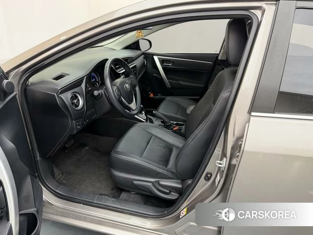 Toyota Corolla 2019 Серебристо-серый из Китая