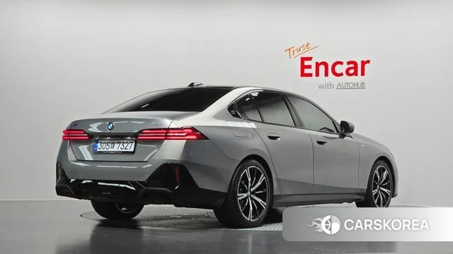 BMW 5 Series (G60) 2025 Песочный из Кореи