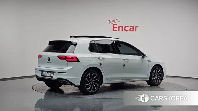 Volkswagen Golf 8th Generation 2022 Белый из Кореи