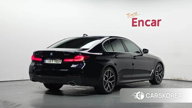 BMW 5 Series (G30) 2022 Черный из Кореи