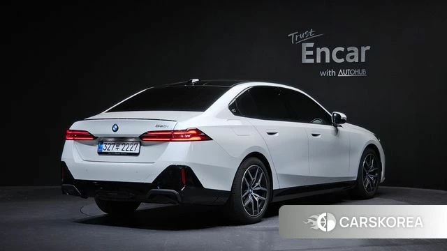 BMW 5 Series (G60) 2025 Белый из Кореи