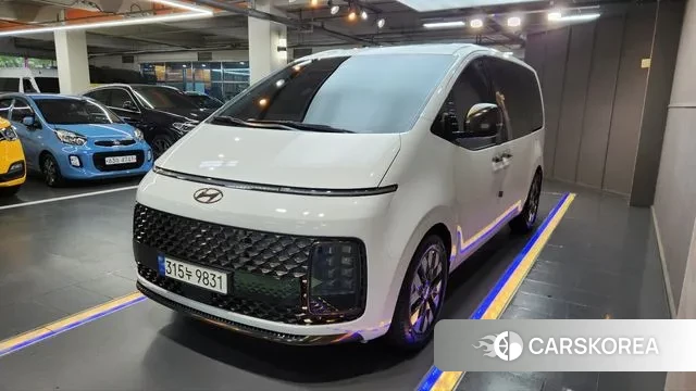Hyundai Staria 2023 Белый из Кореи