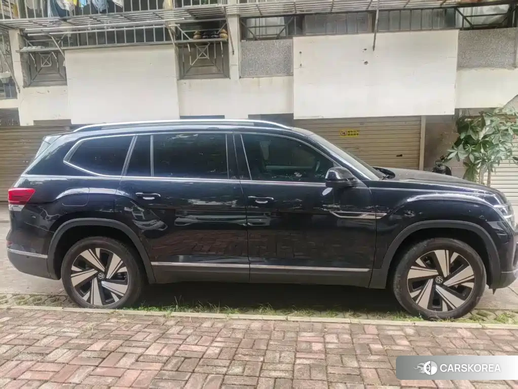 Volkswagen Touareg 2024 Черный из Китая