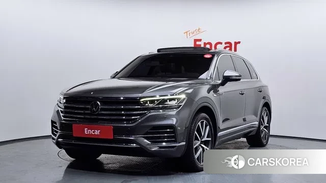 Volkswagen Touareg 3rd generation 2023 Серый из Кореи