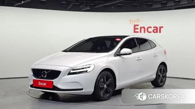 Volvo V40 2018 Белый из Кореи