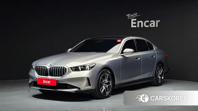 BMW 5 Series (G60) 2025 Серебристо-серый из Кореи