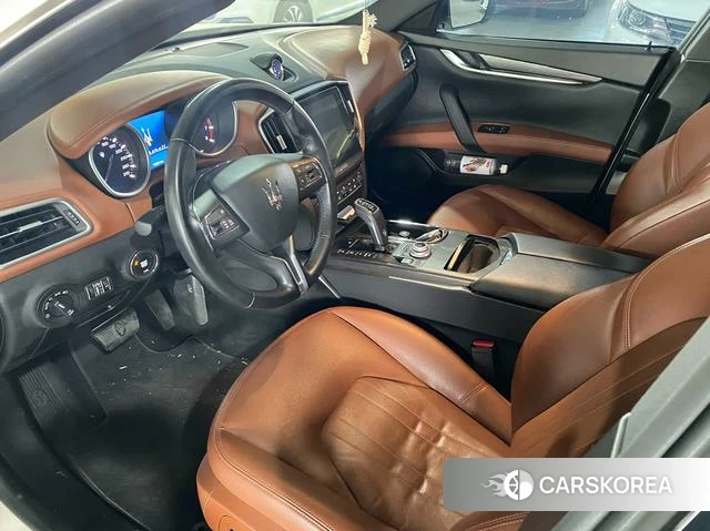 Maserati Ghibli 2019 Белый из Китая