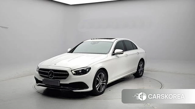 Mercedes-Benz E-Class W213 2022 Белый из Кореи