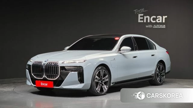 BMW 7 Series (G70) 2023 Серебристо-серый из Кореи