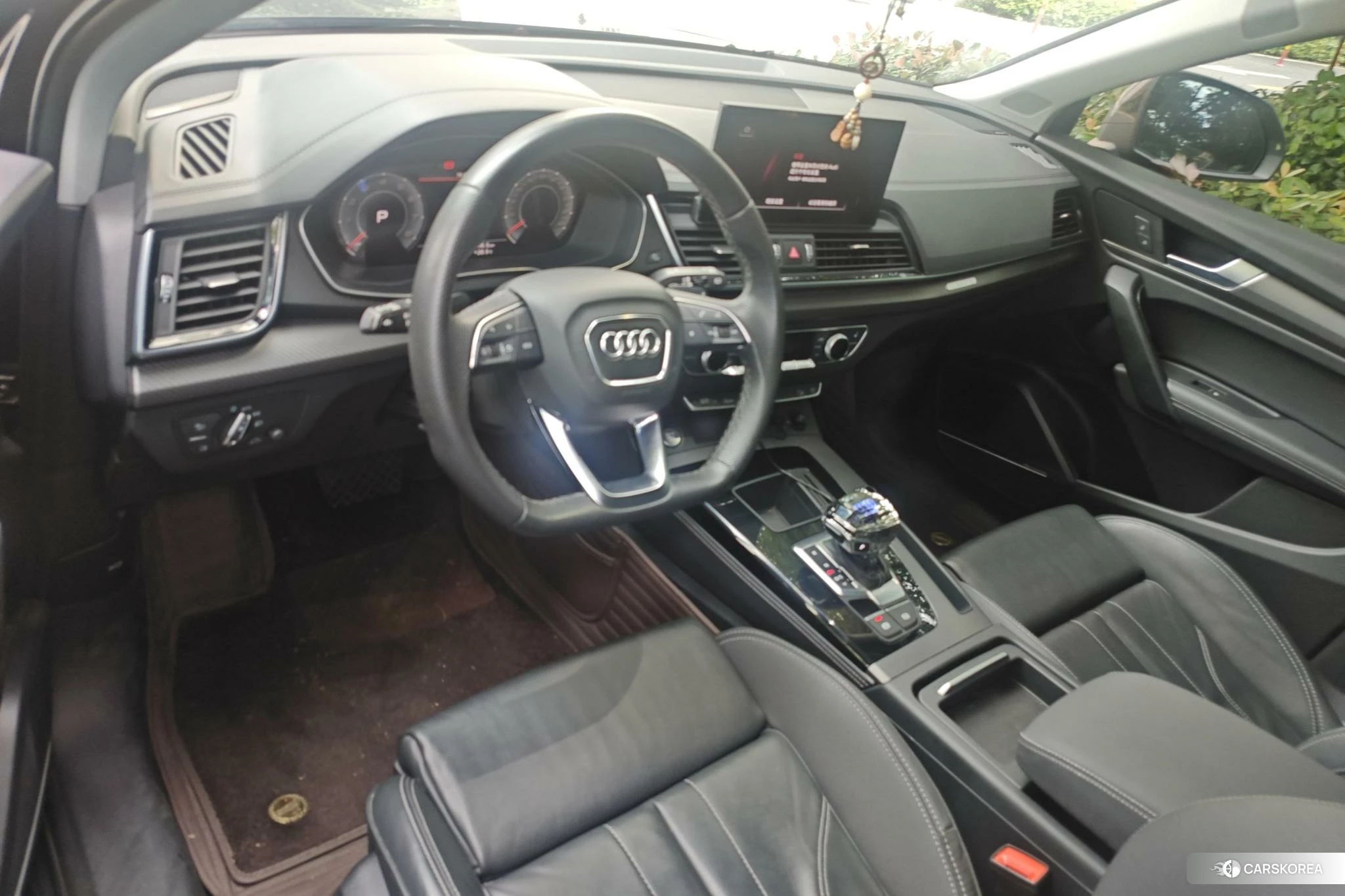 Audi Q5L 2021 Черный из Китая