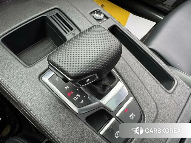 Audi Q5L 2024 Черный из Китая