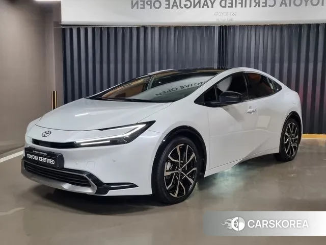 Toyota Prius 5th Generation 2023 Белый из Кореи