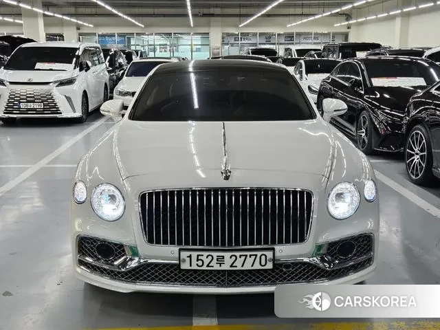 Bentley Flying Spur 3rd Generation 2022 Белый из Кореи