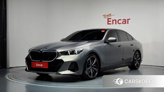 BMW 5 Series (G60) 2025 Песочный из Кореи