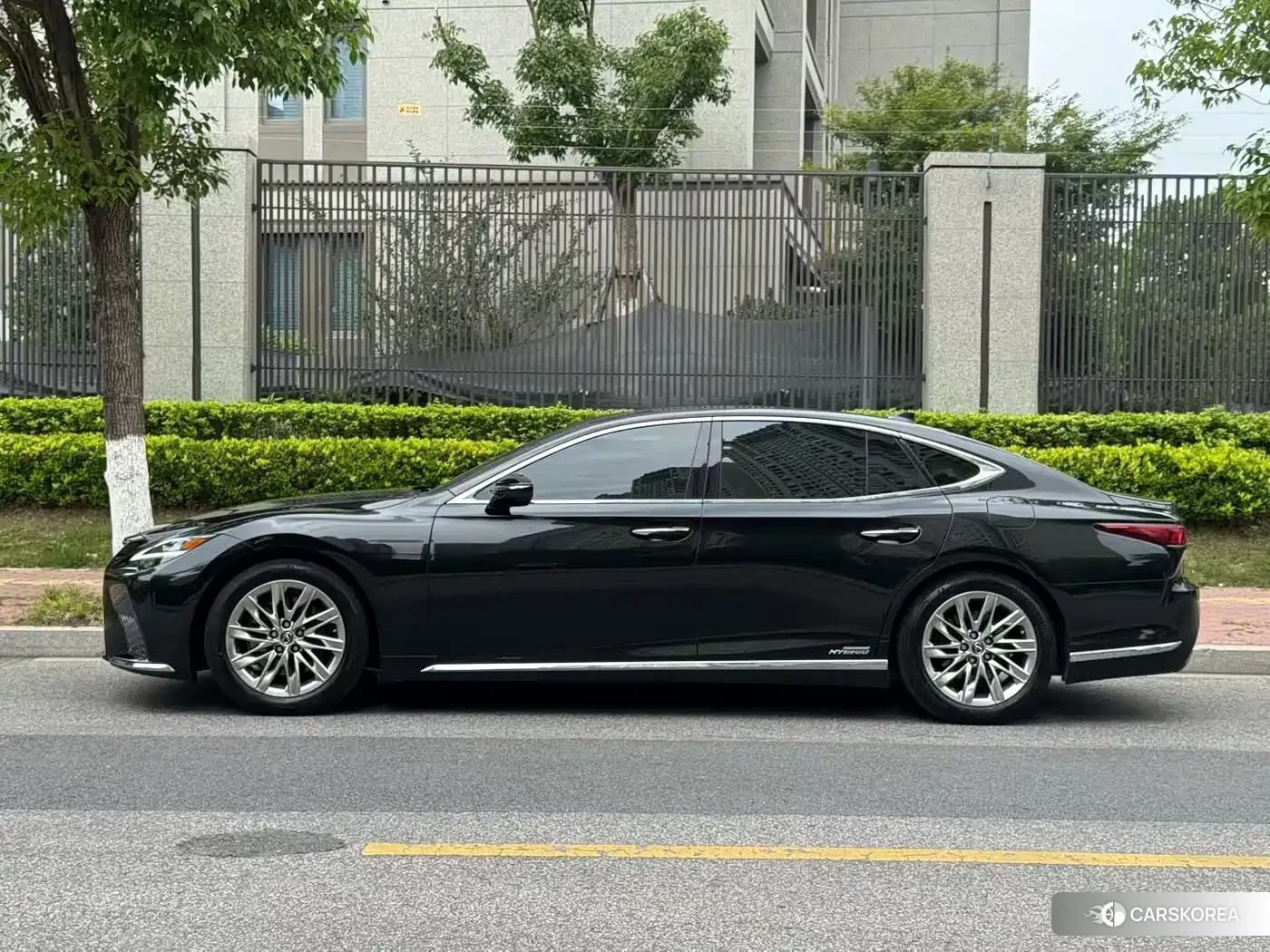 Lexus LS 2021 Черный из Китая