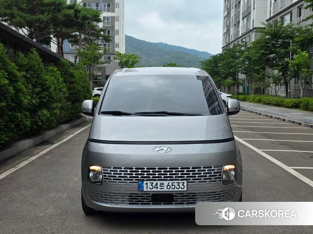 Hyundai Staria 2021 Серебристо-серый из Кореи