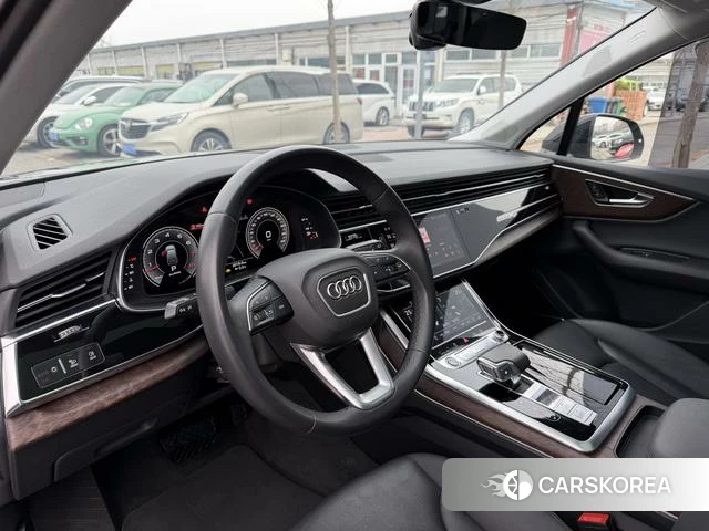 Audi Q7 2022 Черный из Китая