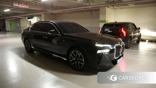 BMW 7 Series (G70) 2025 Черный из Кореи