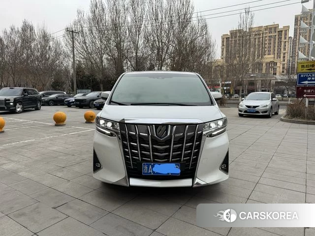 Toyota Elfa 2021 Белый из Китая