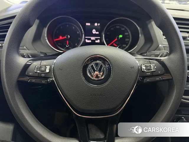 Volkswagen Tiguan L 2018 Серебристо-серый из Китая