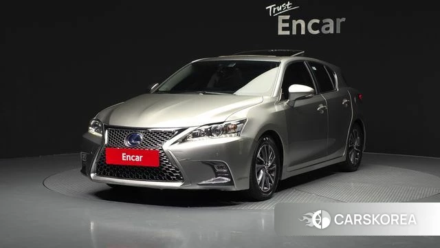 Lexus CT200h 2018 Серебристо-серый из Кореи