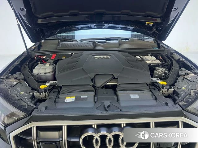 Audi Q7 2024 Черный из Китая