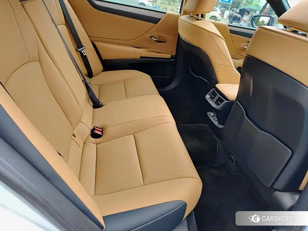 Lexus ES 2025 Белый из Китая