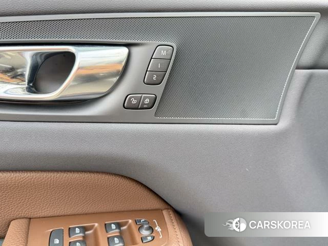 Volvo XC60 2021 Темно-серый из Китая