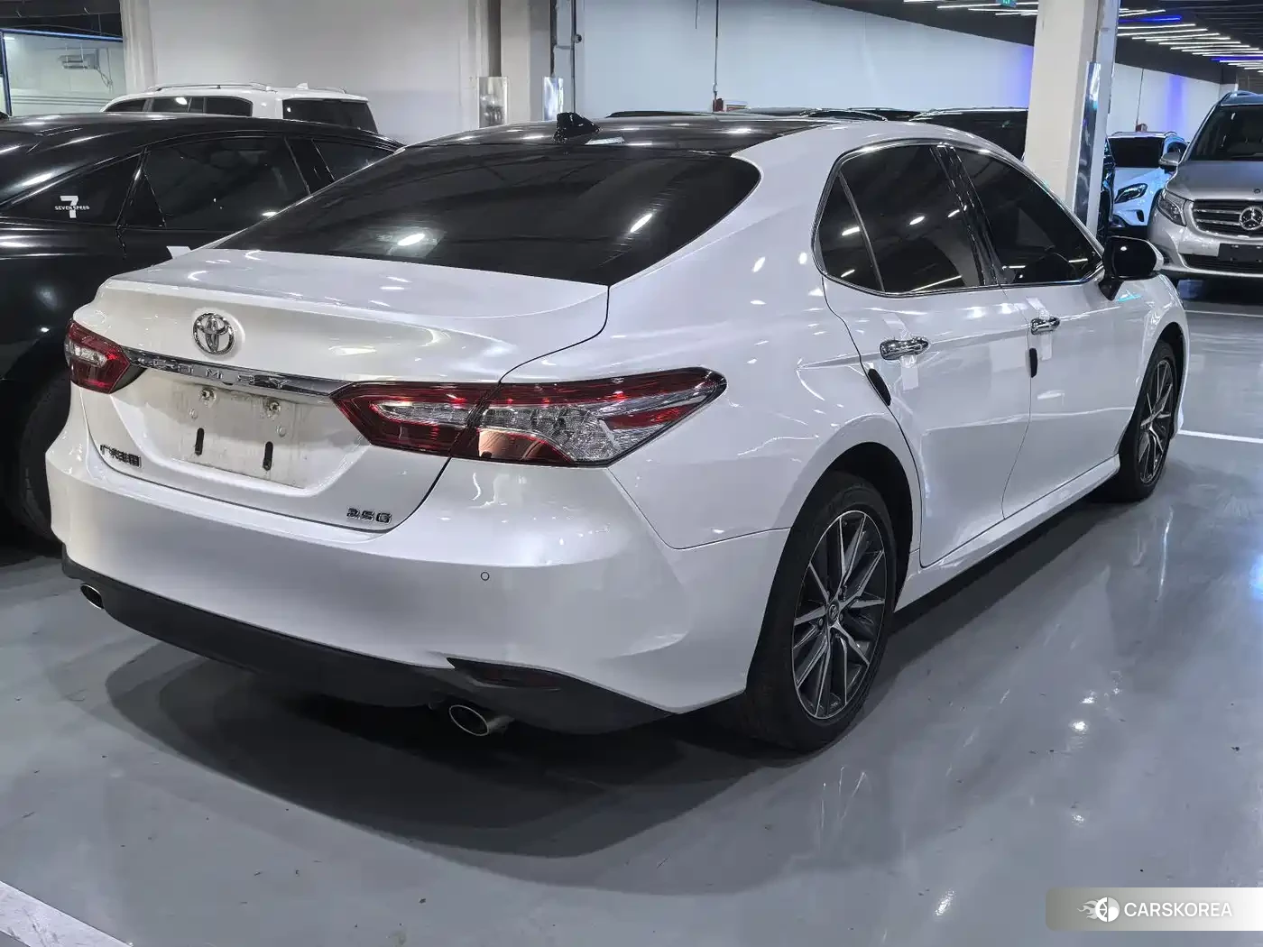 Toyota Camry 2023 Белый из Китая, фото 2