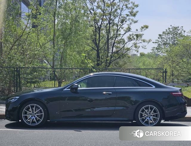 Mercedes-Benz E-class (imported) 2023 Зеленый из Китая