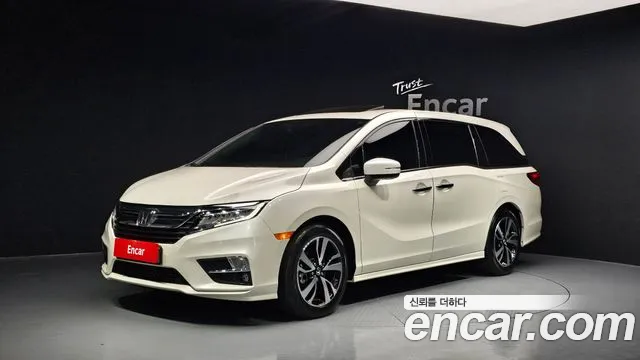 Honda Odyssey 2018 Белый из Кореи