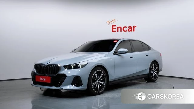 BMW 5 Series (G60) 2024 Светло-серебряный цвет из Кореи