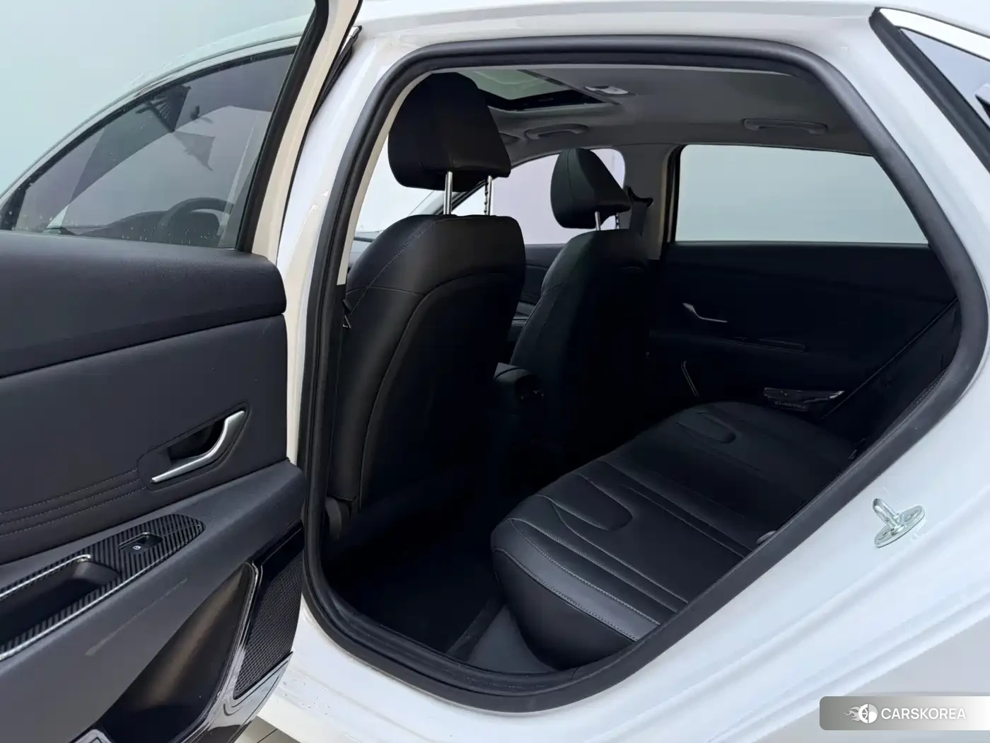 Hyundai Elantra 2023 Белый из Китая