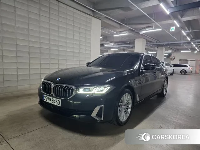 BMW 5 Series (G30) 2022 Черный из Кореи