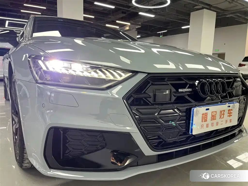 Audi A7L 2025 Silver/gray из Китая