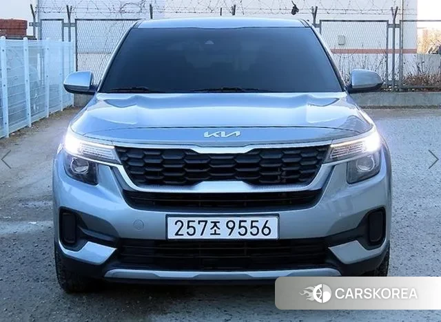 Kia Seltos 2021 Серебристо-серый из Кореи