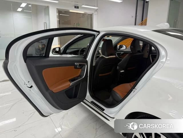 Volvo S60 2019 Белый из Китая