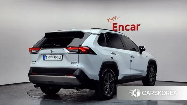 Toyota RAV4 5th Generation 2025 Белый из Кореи