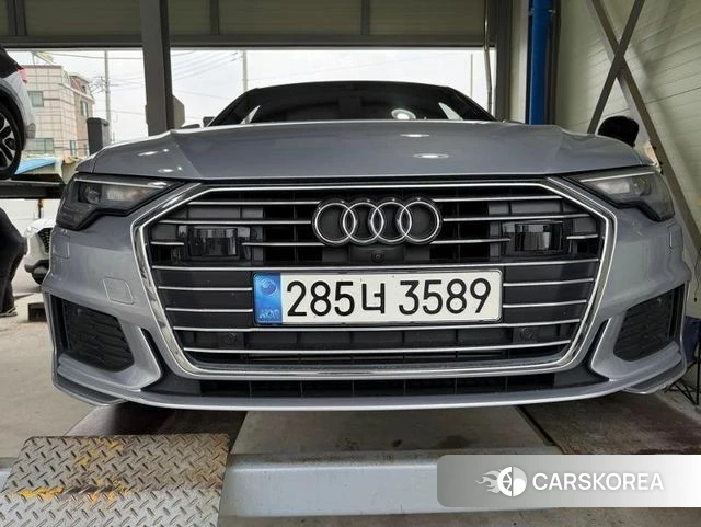 Audi A6 (C8) 2023 Серебристо-серый из Кореи
