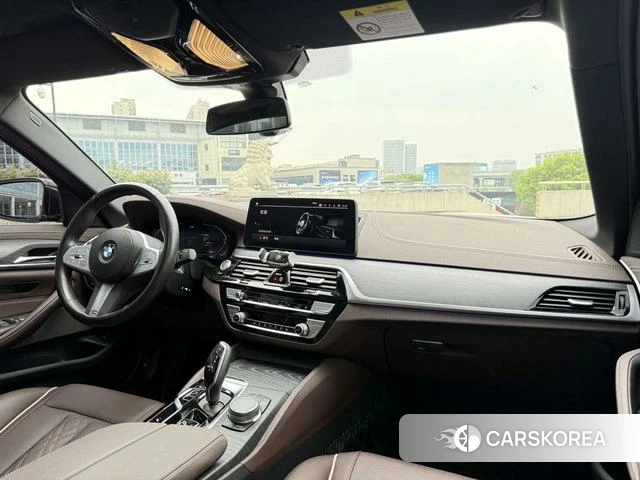 BMW 5 series 2023 Черный из Китая