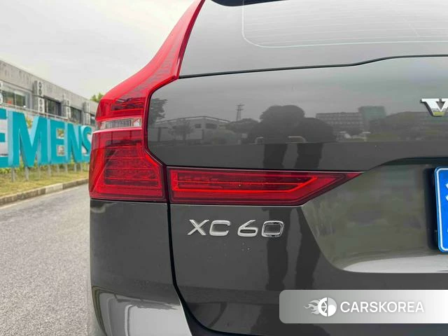 Volvo XC60 2018 Темно-серый из Китая