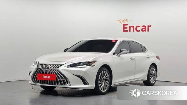 Lexus ES300h 7th generation 2025 Белый из Кореи
