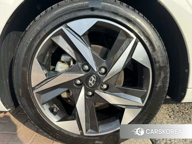 Hyundai Elantra 2023 Белый из Китая